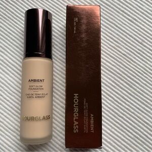 Hourglass Ambient Soft Glow Foundation - 5 light with neutral undertones